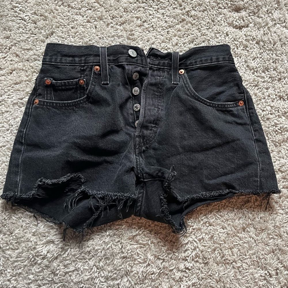 LEVI’S 501 Distressed Jean Shorts 26
